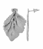 Große silberne Ohrstecker in Blattform mit strukturierter Oberfläche