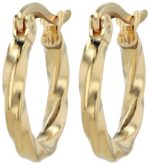 Kleine gedrehte Creolen aus Edelstahl goldfarben 12mm am Ohr